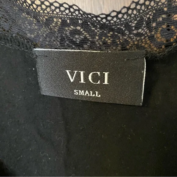 Vici Black Laced Sleeve V-Neck- S - Picture 3 of 3